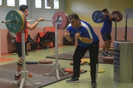 انوشیروانی-سرمربی تیم ملی وزنه برداری
