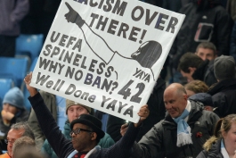 یحیی توره - نژادپرستی در فوتبال - نژادپرستی