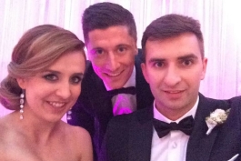 لواندوفسکی در مراسم ازدواج خواهرش