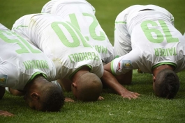 بازيکنان الجزاير مقابل آلمان روزه هستند