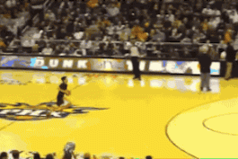 خودشو توپ با هم از تو حلقه بسکتبال رد میشن