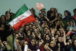 آیا بانوان می توانند در تور والیبال ساحلی FIVB در ایران حضور داشته باشند؟