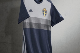 رونمایی از پیراهن دوم تیم ملی سوئد برای مقدماتی یورو 2016 (عکس)