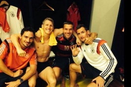 ستاره ها در قابی صمیمی تر: بازیکنان تیم ملی آلمان پس از پیروزی در مقابل برزیل