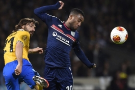 رسمی: لاکازاته قراردادش را با لیون تمدید کرد