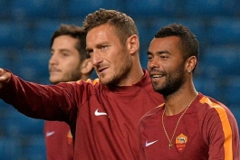 اشلی کول: اگر خطاهای خارج از محوطه جریمه را پنالتی اعلام نکنند قهرمان می شویم!