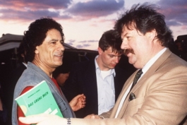 لیبی - رهبر لیبی - دیکتاتور لیبی - هاینتس وایفنباخ - کتاب الاخضر - کتاب سبز - Das Grune Buch