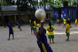 گزارش تصویری؛ مدرسه فوتبال دختران در بنگلادش 