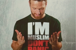 عکس روز؛ مدافع آلمانی: من مسلمانم، وحشت نکنید 