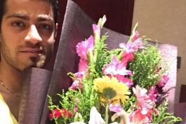 پورعلی گنجی: .صبح يكي از هوادارامون اين دسته گل قشنگ رو به من داد 