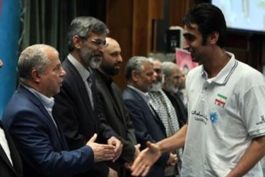 پروین: دم والیبالی ها گرم، می بینم شان عشق می کنم/این پسره سعید معروف، یه چیز دیگه اس!