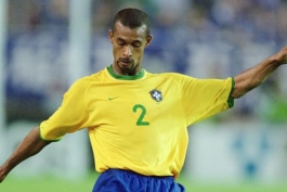 بازیکن سابق برزیل و اینترمیلان دو بار در یک هفته از سرمربیگری اخراج شد 