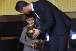 کریستیانو رونالدو: مسی برای فوتبال و بارسلونا خیلی مهم است؛ شاید روزی پسرم برنده توپ طلا شود