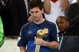 سپ بلاتر: دادن توپ طلای جام جهانی به لیونل مسی اشتباه بود