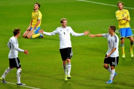 نتایج گروه C رقابت های مقدماتی جام جهانی در قاره اروپا، هت تریک شورله در جشنواره گل آلمان-سوئد