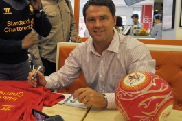 مایکل اوون: کریستیانو رونالدو کامل ترین بازیکن تاریخ است؛ هیچ کاری وجود ندارد که او نتواند انجام دهد