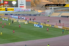 ویدیو؛ پیام صادقیان و نشان دادن پیراهن قرمز هنگام تعویض