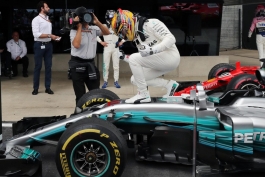 	 Lewis Hamilton -تیم فرمول یک مرسدس بنز - مسابقات فرمول یک