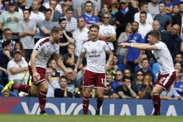 Sam Vokes - Burnley - برنلی - بازیکنان برنلی - ورزشگاه استمفورد بریج - چلسی