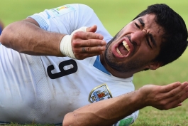 رییس جمهور اروگوئه: سوارز نیازمند کمک است؛ رای فیفا احمقانه بود