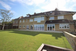 ویلشر خانه بزرگ خود را به قیمت 3.7 میلیون پوند برای فروش گذاشت