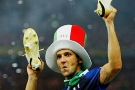 یادش بخیر  سهم خیلی بالایی داشت تو  قهرمان آتزوری&تقدیم به هواداران ایتالیا