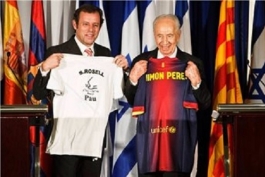 پرز رییس رژیم صهیونیستی در کنار مدیر بارسلونا