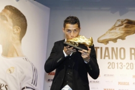 گزارش تصویری: دریافت کفش طلای فصل 2013/14 توسط کریستیانو رونالدو