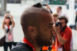 عکس روز: مدل موی جدید و عجیب دنی آلوز