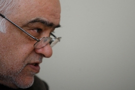 غیاثی: آقای قهرمانی! گفتی از تو خواسته‌اند یک بازی را دربیاوری؛ برای گرفتن یک داوری پیش من و عسگری گریه کردی