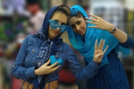 روز مادر رو به تمام بانوان ایران زمین  تبریک میگم