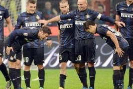 عکس تعظیم دربرابر اسطوره اینتر