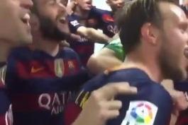 ویدئوی کوتاه از جشن بازیکنان بارسلونا در رختکن