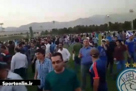 ویدیو - بی نظمی و هجوم هواداران به زمین بعد از بازی استقلال-خونه به خونه