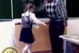 کتک خوردن معلم از دختر بچه ❗️❗️❗️از دستش ندید :)