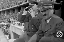 هیتلر در حال تماشای فوتبال :))