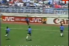 گل معروف مارادونا با دست به انگلستان در  جام جهانی ۱۹۸۶