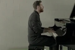 پیانو زدن لئو مسی🎹🎹🎹🎹