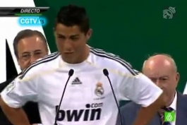 پرجمعیت ترین معارفه یک بازیکن در تاریخ فوتبال(فقط اون لحظه ای رونالدو و جمعیت میگن Hala Madrid)