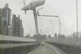 فیلم سقوط امروز هواپیمای تایوانی