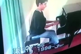 *-| عمو زاخار ... پیانو زدن استاد مهراد در 13 سالگی|-*