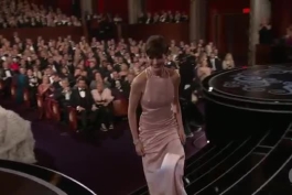 کلیپ دریافت اسکار "  آن هاتاوی"