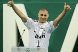 معارفه کریم بنزما در استادیوم سانتیاگو برنابئو