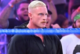 آخرین حضور دکستر لومیس در تلویزیون WWE به ماه می باز میگردد.