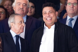رونالدو نازاریو در کنار فلورنتینو پرز