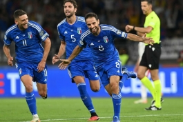 شادی بازیکنان ایتالیا پس از گلزنی به مالت
