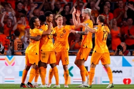 شادی بازیکنان هلند در جدال با یونان