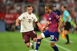 ژاوی سیمونز مقابل کیمیش در دیدار لایپزیش مقابل بایرن مونیخ