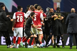 درگیری آنتونیو رودیگر با بازیکنان و مربیان براگا در لیگ قهرمانان اروپا