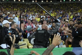 درگیری میان هواداران برزیل و آرژانتین در استادیوم ماراکانا